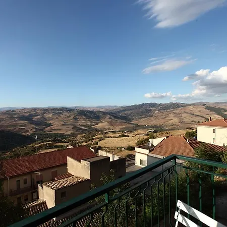 Casa La Terza Stella Bed and breakfast Agira